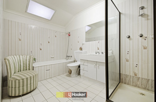 Bathroom (2011-05-12)