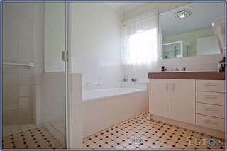 Bathroom (2011-06-22)