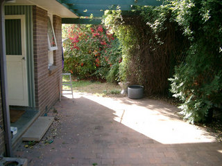 Outdoor entertaining (2004-04-27)