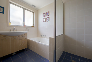 Bathroom (2013-11-08)