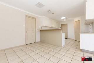 Meals area to kitchen (2014-11-05)