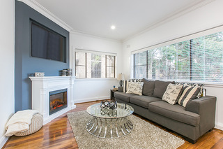 Lounge Room (2015-08-10)