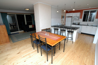 Dining (2007-05-24)