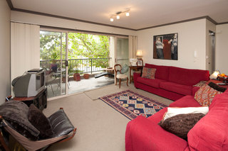 Living Room (2011-04-07)