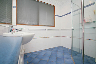 Bathroom (2009-09-04)