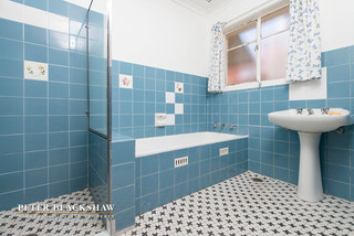 Bathroom (2015-10-01)