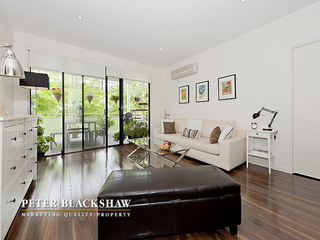 Living room (2012-03-13)