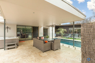 Outdoor entertaining area (2015-08-19)