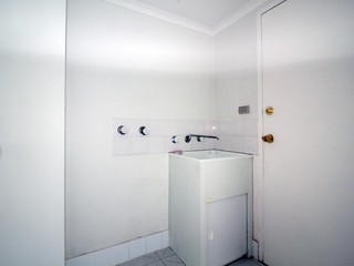 5/7 Wiseman Avenue North Wollongong - Laundry (2018-02-19)