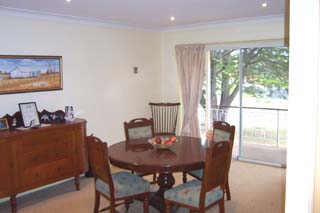 Dining (2002-10-17)