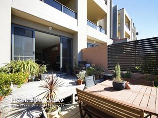 Front courtyard (2011-08-05)