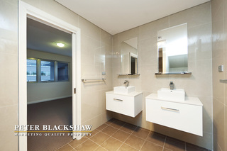 Bathroom (2012-11-16)