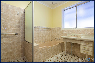 Main bathroom (2012-10-10)