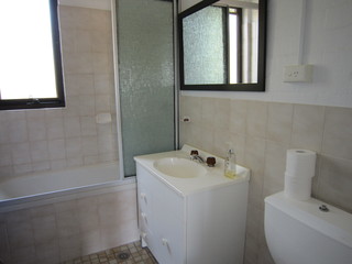 Bathroom (2016-07-11)