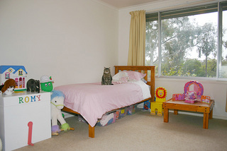 Bed 2 (2005-09-07)