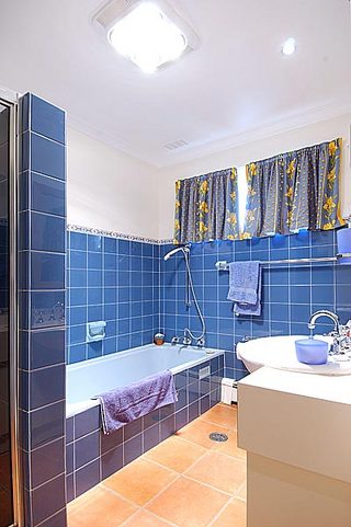Bathroom (2004-10-14)