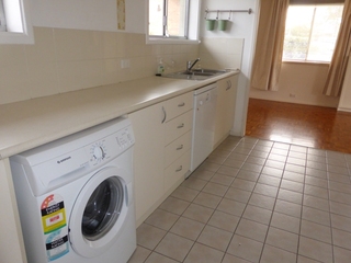 Kitchen/Laundry (2014-07-14)