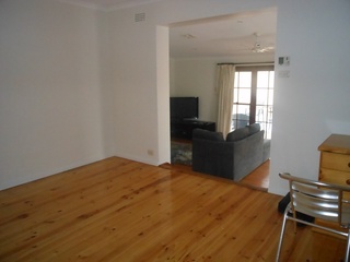 Lounge Room (2014-11-18)
