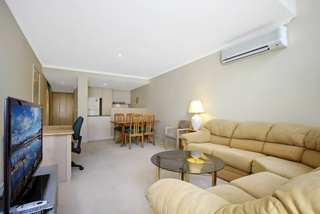Lounge Room (2014-07-25)