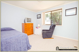 Bedroom 2 (2010-12-23)