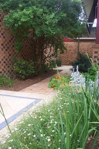Courtyard (2004-12-10)