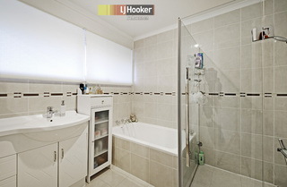 Main Bathroom (2011-05-19)