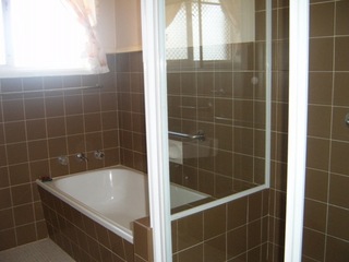 Bathroom (2007-04-17)