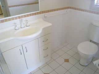 Bathroom (2012-08-09)