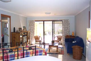 Family room (2002-10-01)