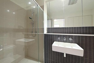 Bathroom (2014-05-01)