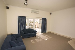 Family room (2007-10-11)