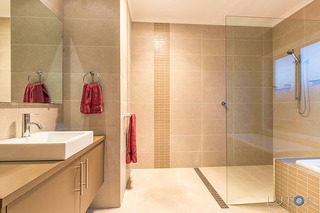Bathroom (2015-11-11)
