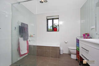 Bathroom (2015-08-11)