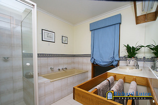 Bathroom (2006-10-19)