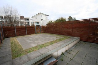 Rear Courtyard (2012-06-28)