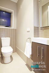 Powder Room (2010-08-27)