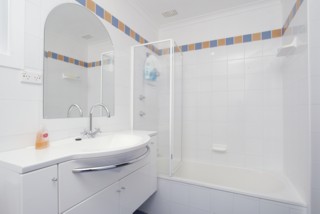Bathroom (2004-11-05)