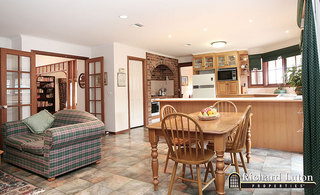 Family to kitchen (2007-05-31)