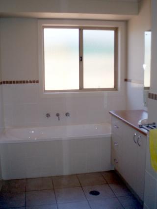 Main Bathroom (2010-03-04)