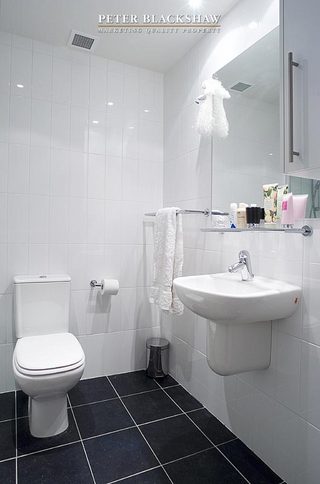 Bathroom (2007-06-07)