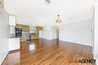 Living area/Kitchen (2015-03-25)