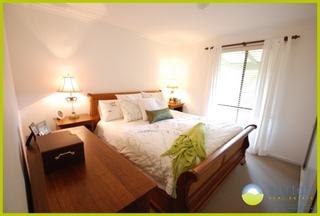 Bedroom 1 (2011-05-04)