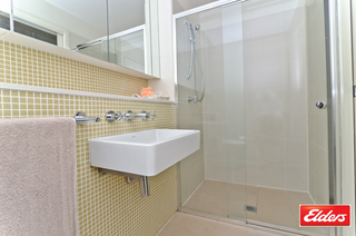 Bathroom (2013-04-23)