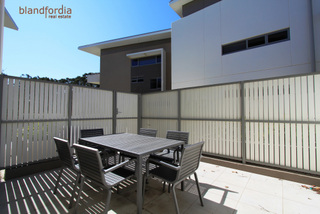 Outdoor Living (2010-09-09)