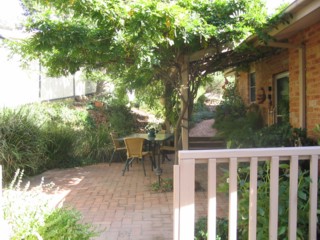 Entertaining area (2004-04-20)