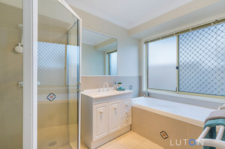 Main Bathroom (2017-11-24)