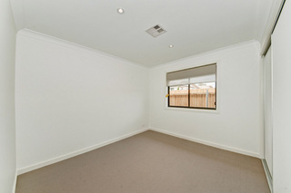 Bedroom 5 (2011-11-09)