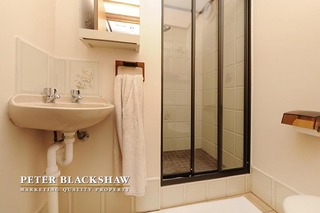 Downstiars bathroom (2012-10-04)