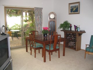 Dining (2004-04-20)