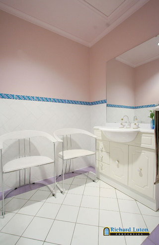 Powder Room (2006-05-18)